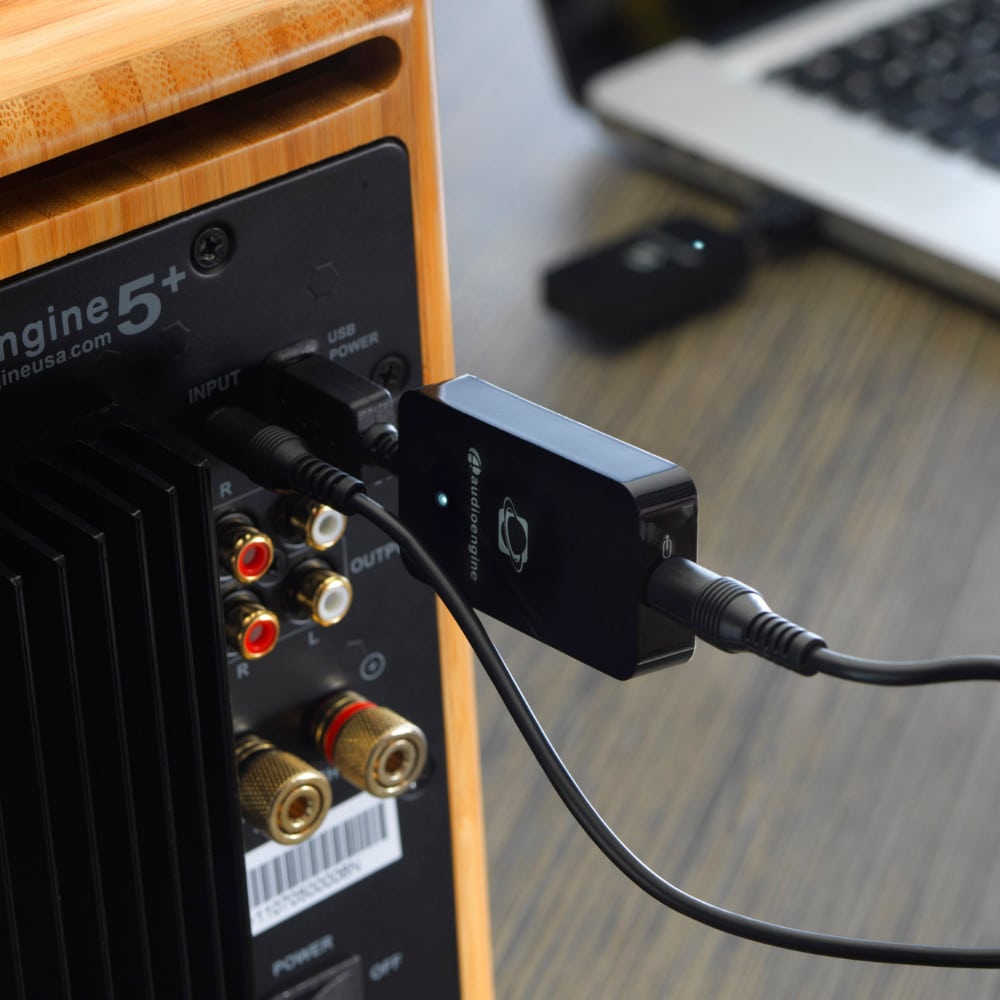 Audioengine W3 bezdrátový audio adaptér rozbalený