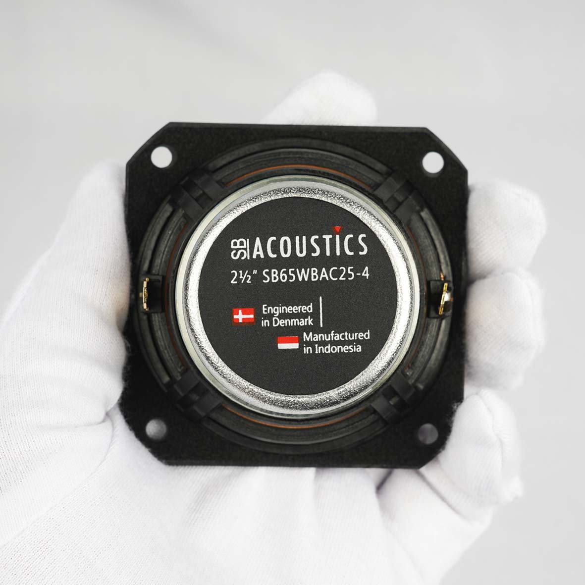 SB Acoustics SB65WBAC25-4 širokopásmový reproduktor 2,5″ 4 Ω