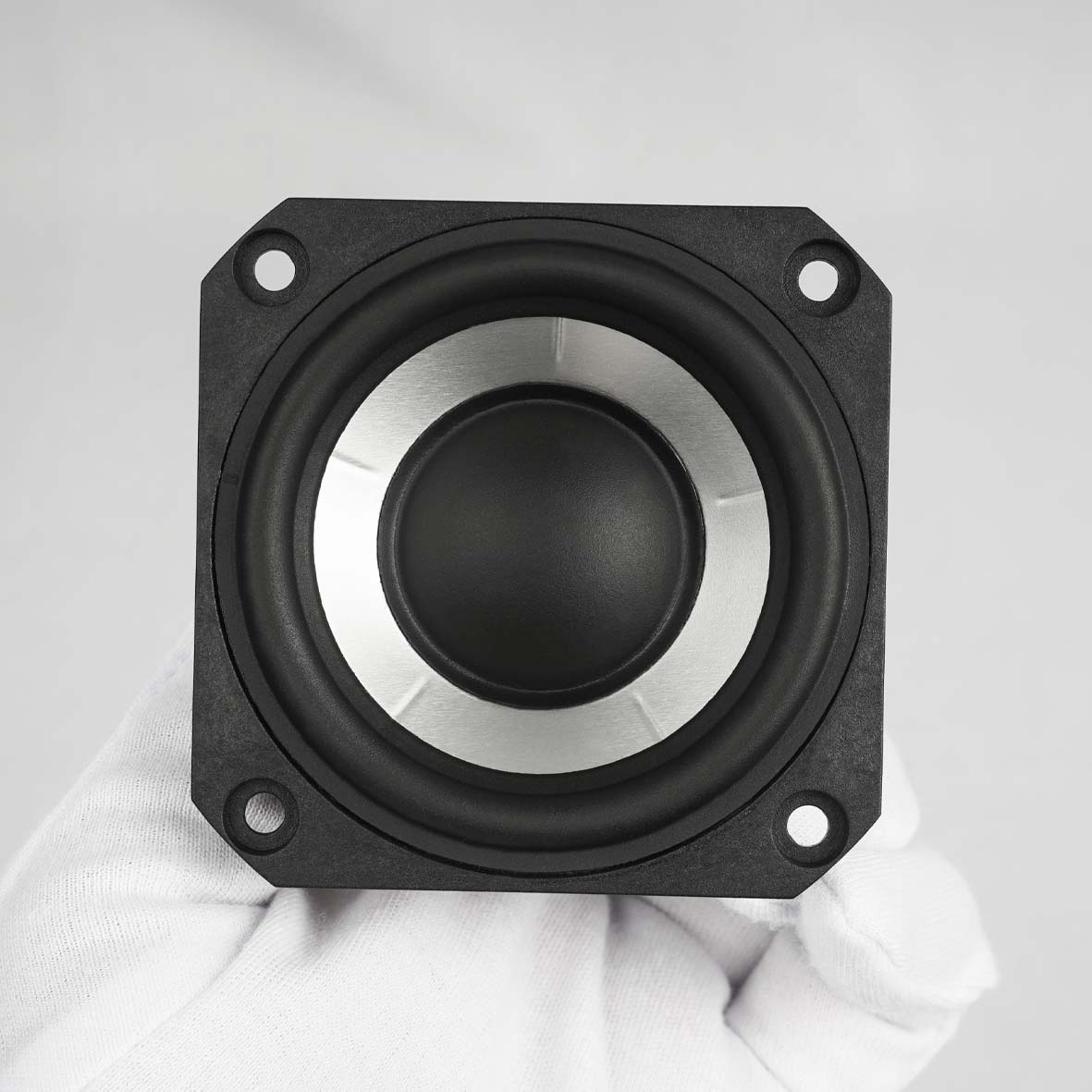 SB Acoustics SB65WBAC25-4 širokopásmový reproduktor 2,5″ 4 Ω