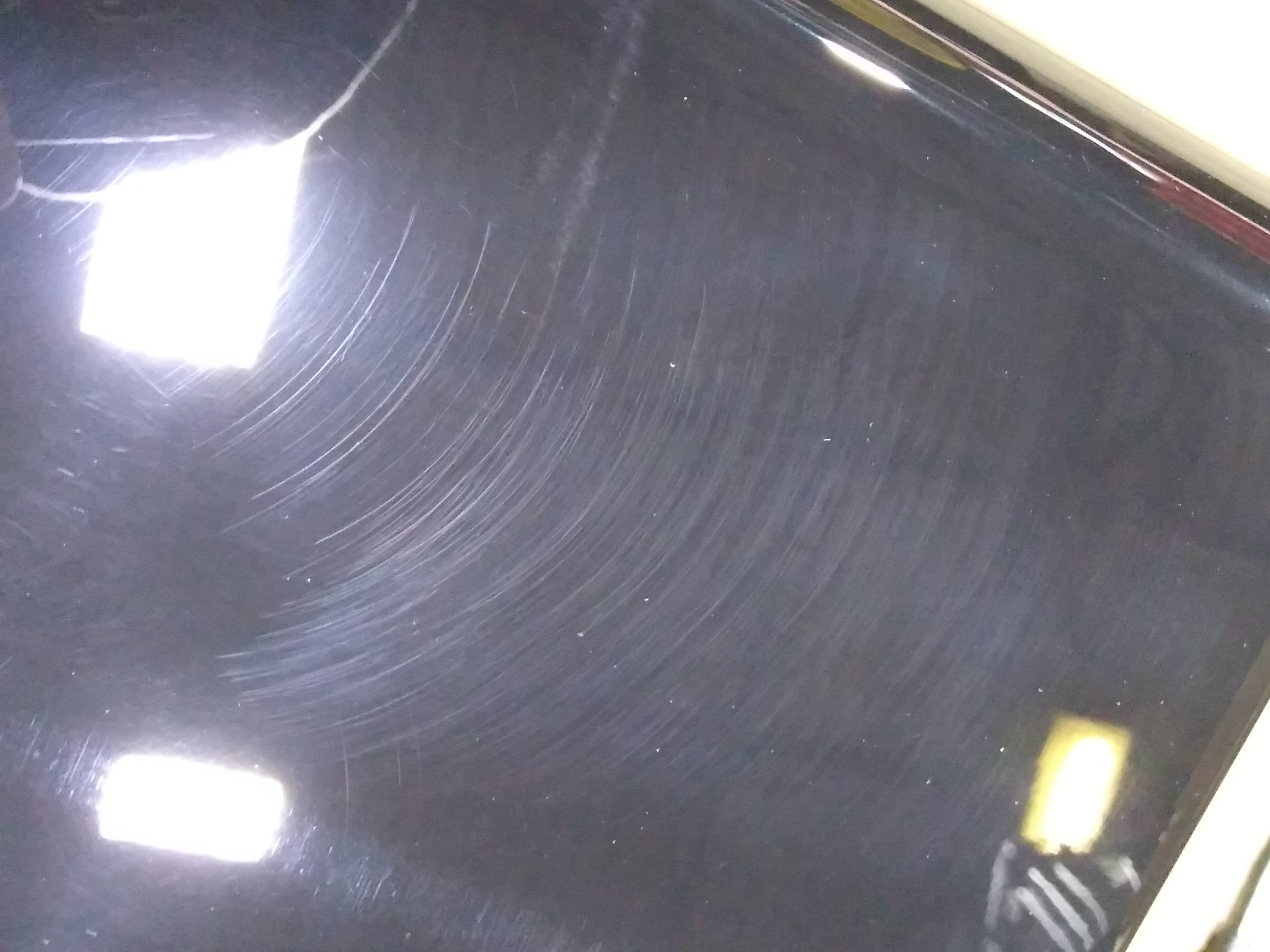 SVS SB-3000 subwoofer Piano Black outlet uzavřený