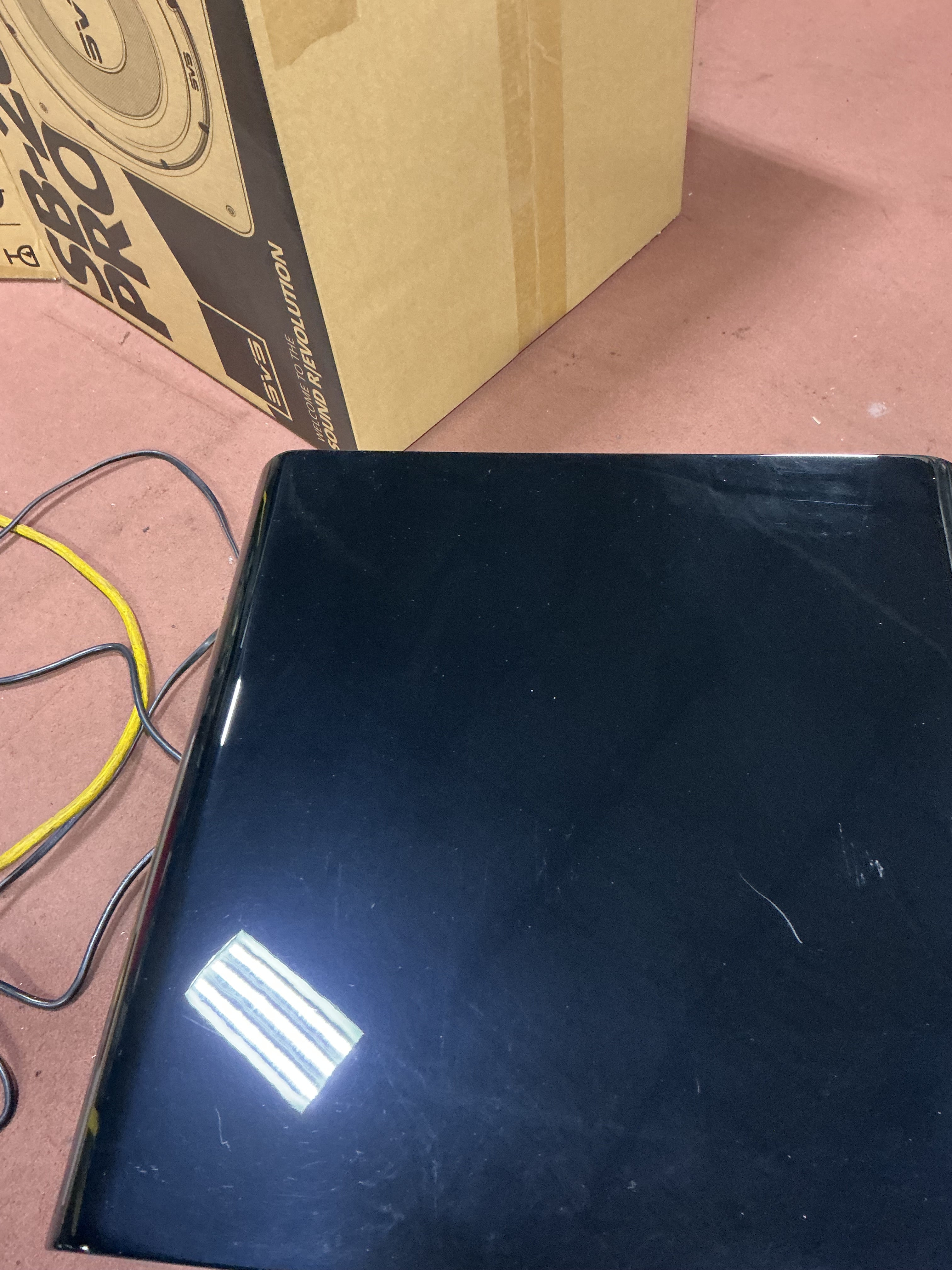 SVS SB-2000 Pro subwoofer Piano Black uzavřený