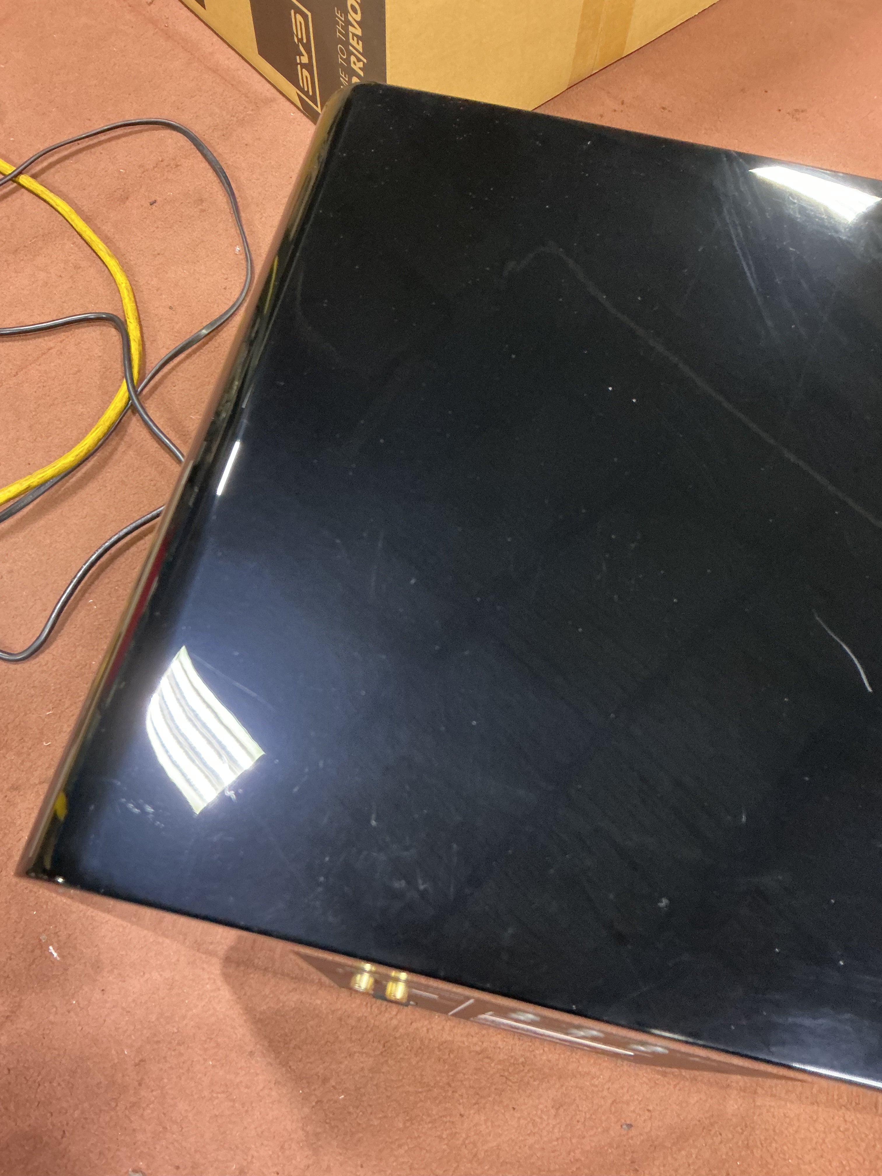 SVS SB-2000 Pro subwoofer Piano Black uzavřený