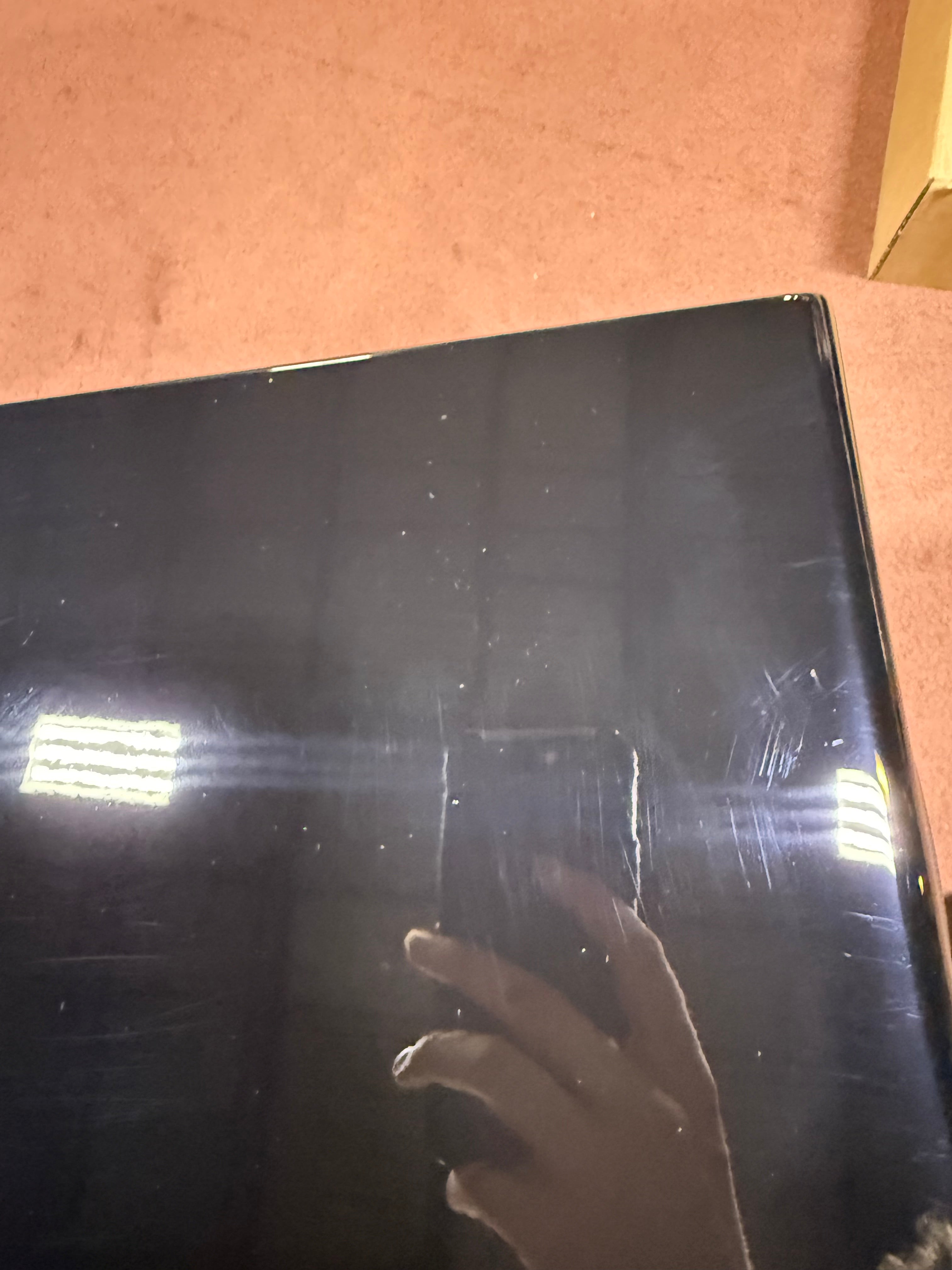 SVS 3000 Micro aktivní subwoofer černý lesk outlet