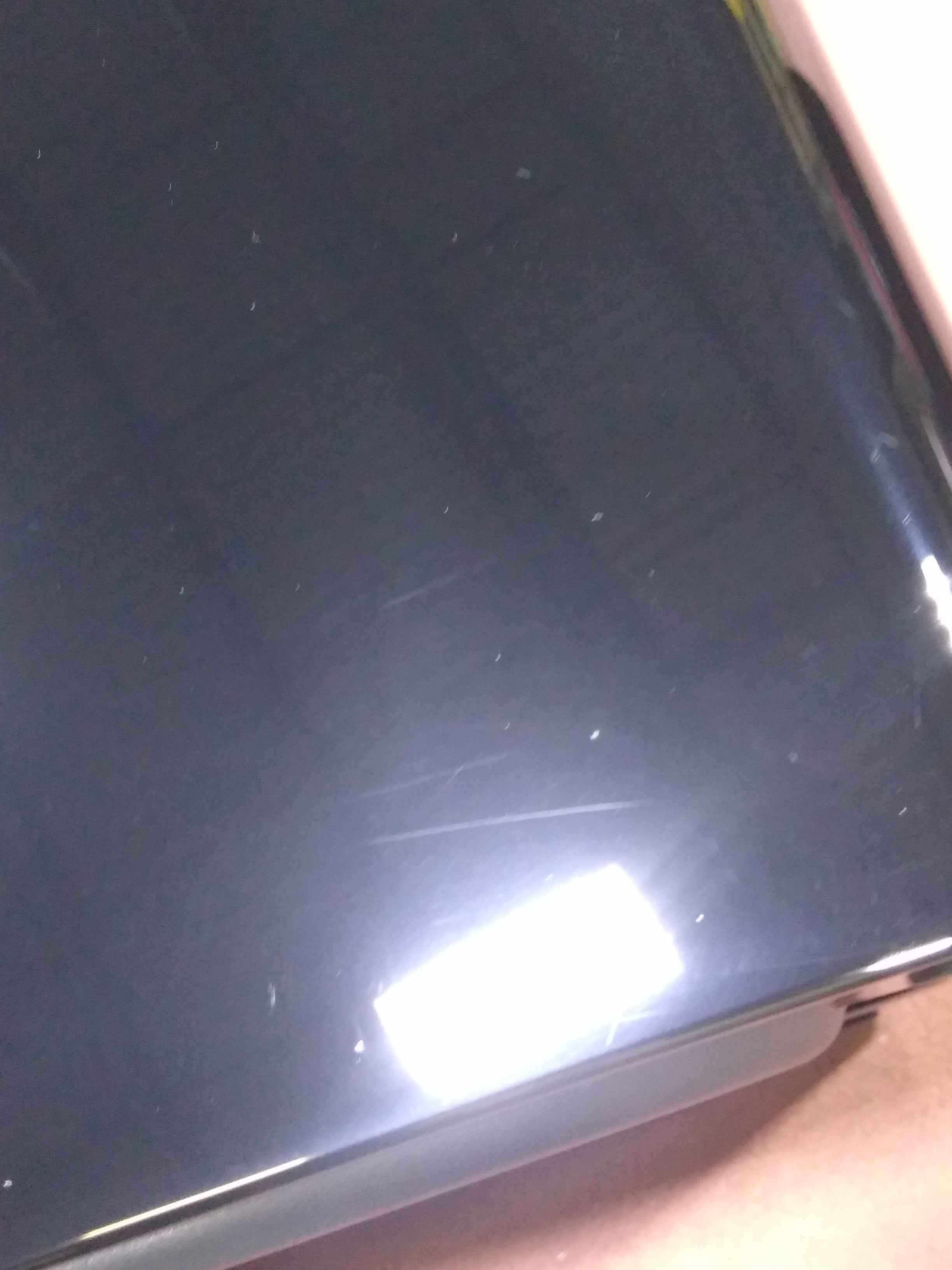 SVS SB-3000 uzavřený subwoofer Piano Black outlet