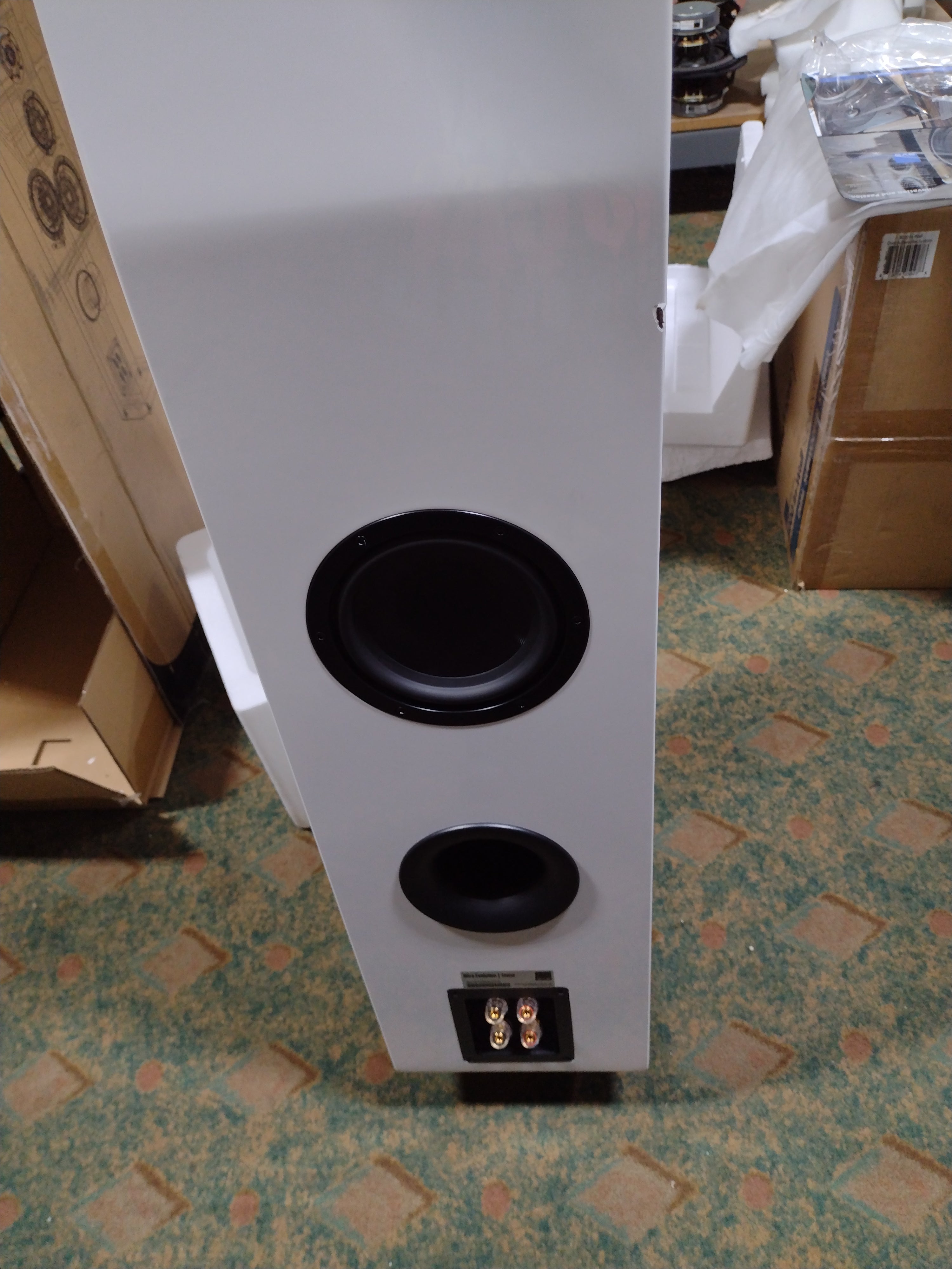 SVS Ultra Evolution Tower sloupové repro bílý lesk outlet
